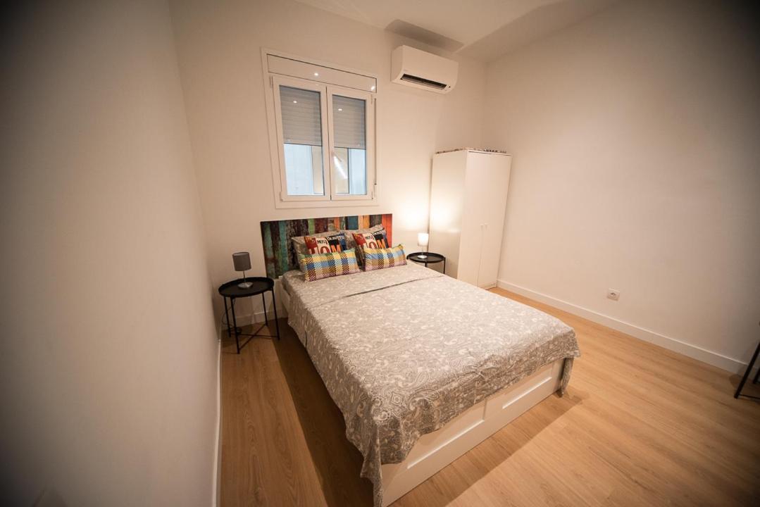 By Universitat Private Rooms Barcelona Exterior foto