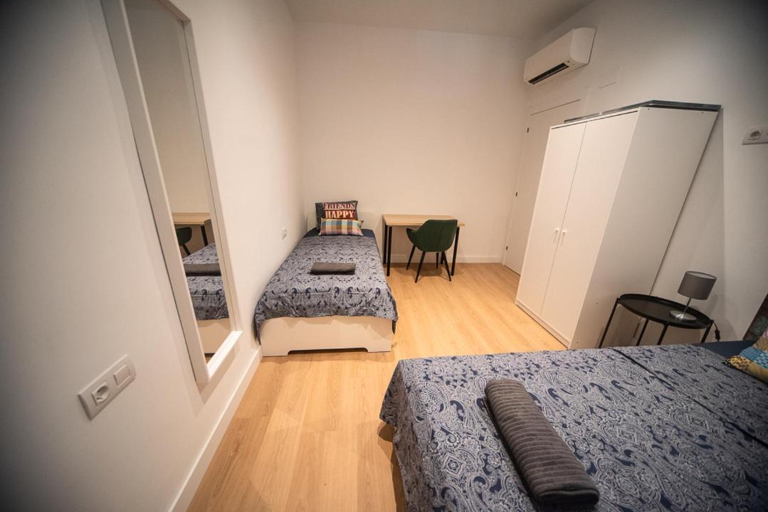 By Universitat Private Rooms Barcelona Exterior foto