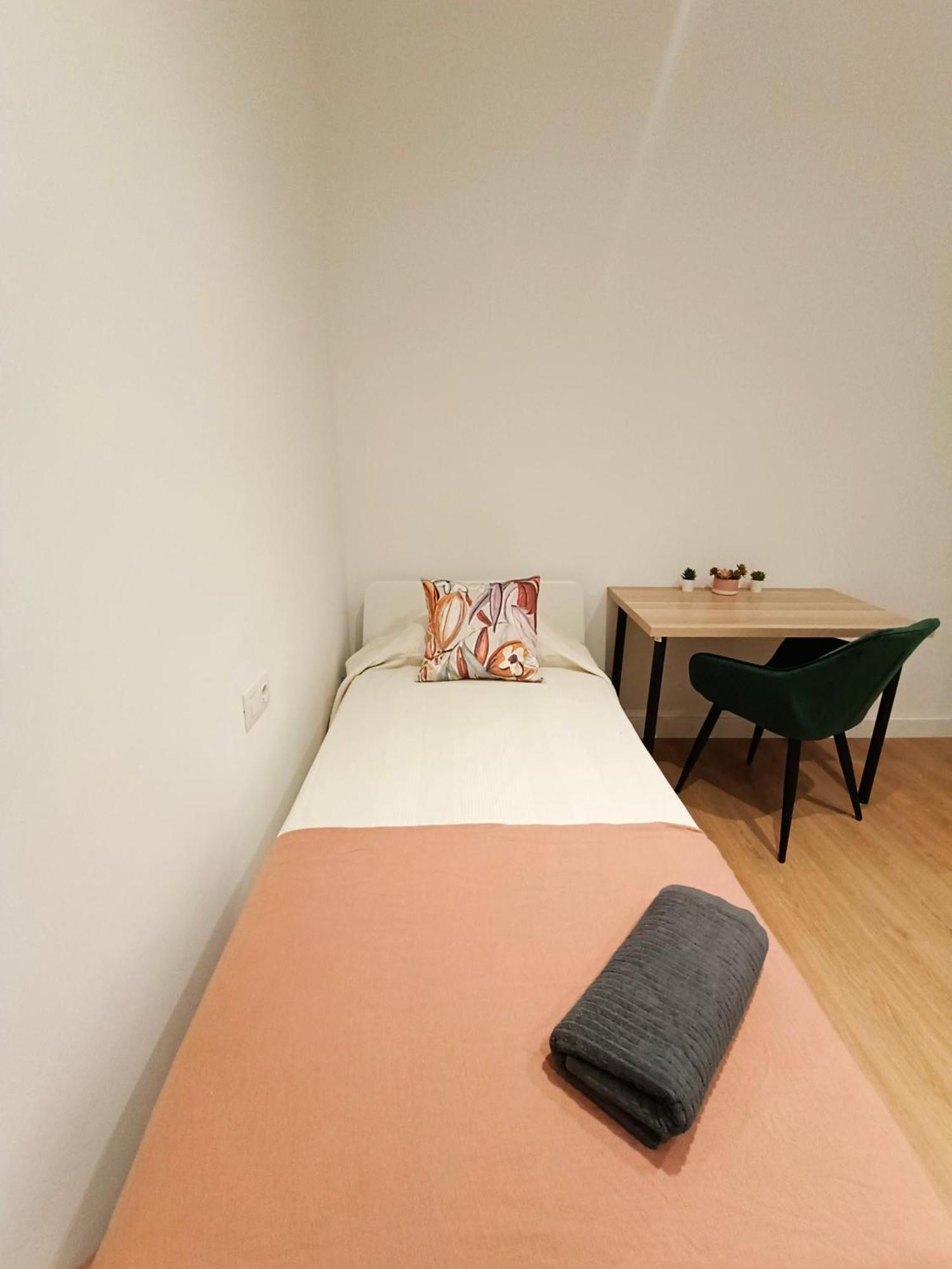By Universitat Private Rooms Barcelona Exterior foto